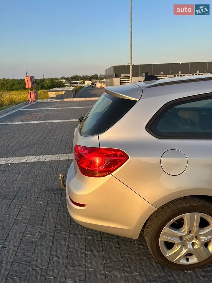 Opel Astra 2011 photo 4