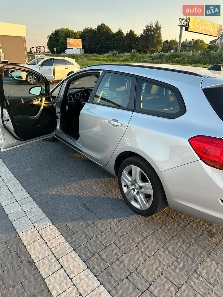 Opel Astra 2011 photo 5