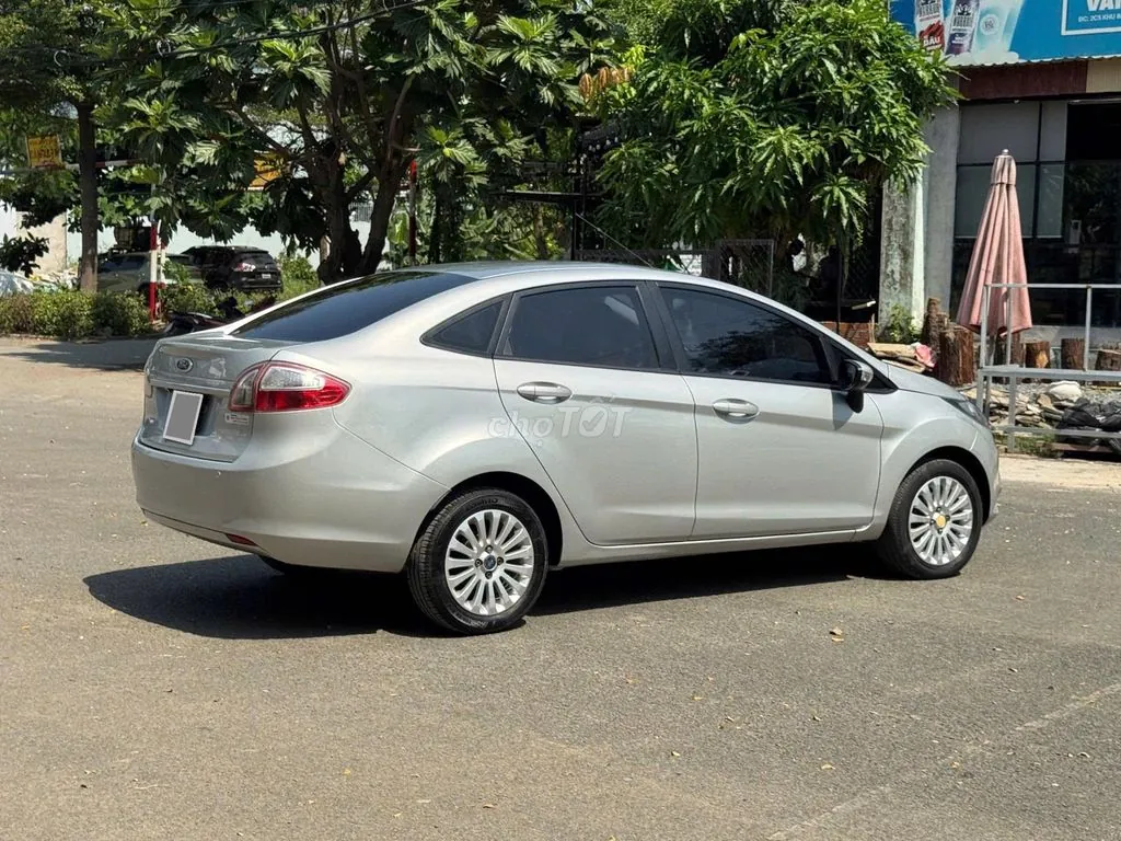 Ford Fiesta 2011 photo 3