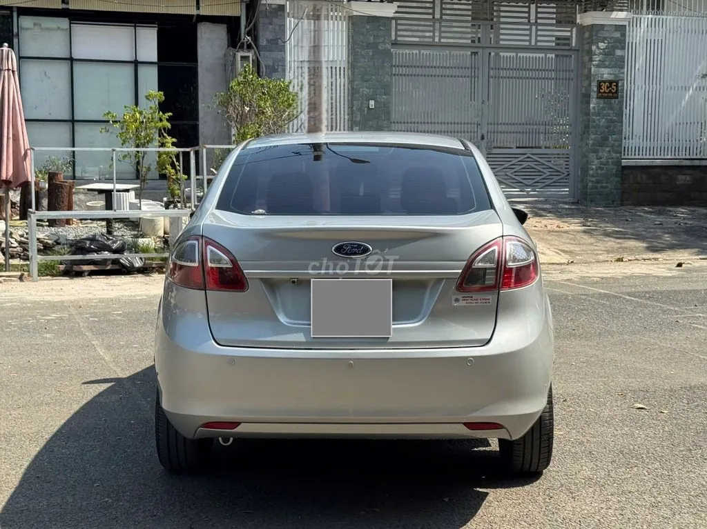 Ford Fiesta 2011 photo 2