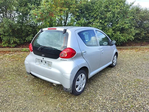 Toyota Aygo 2008 photo 2