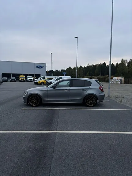 BMW 118D 2010 photo 2