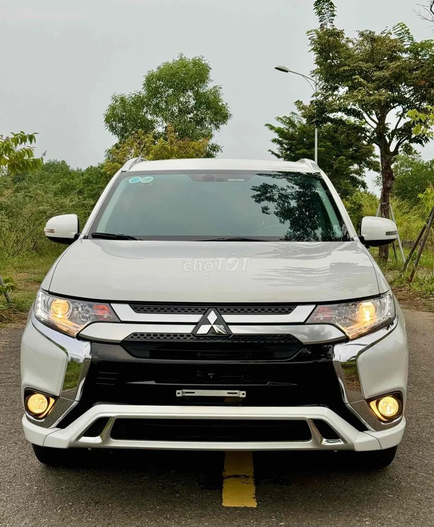 Mitsubishi Outlander 2022 photo 2