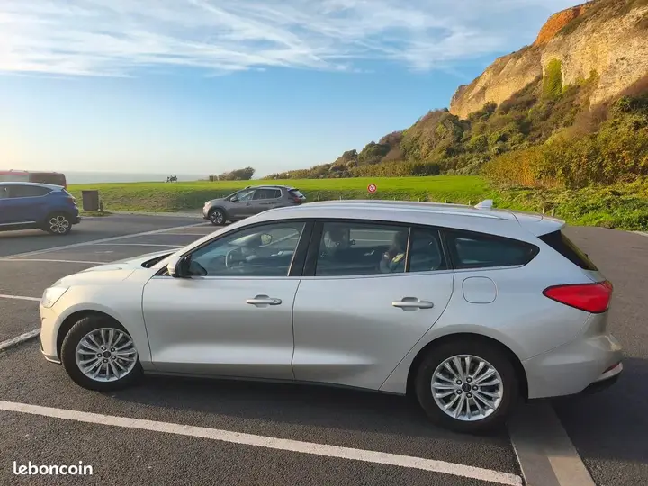 Ford Focus 2018 photo 2