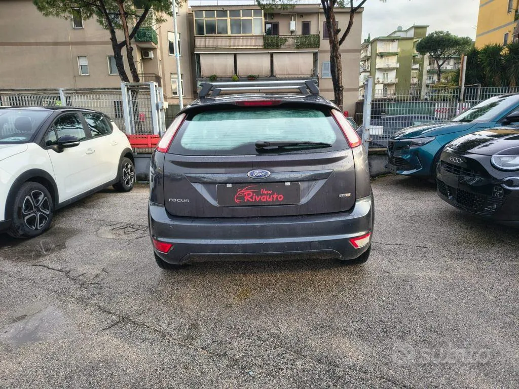 Ford Focus 2010 photo 4