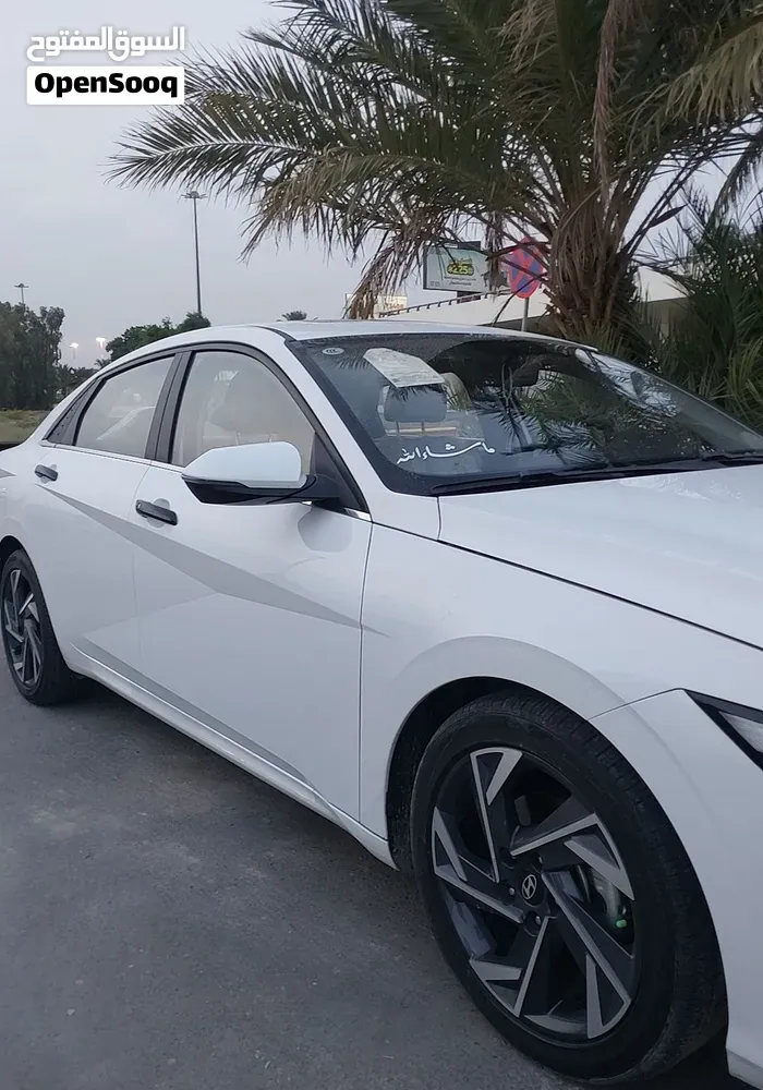 Hyundai Elantra 2025 photo 2