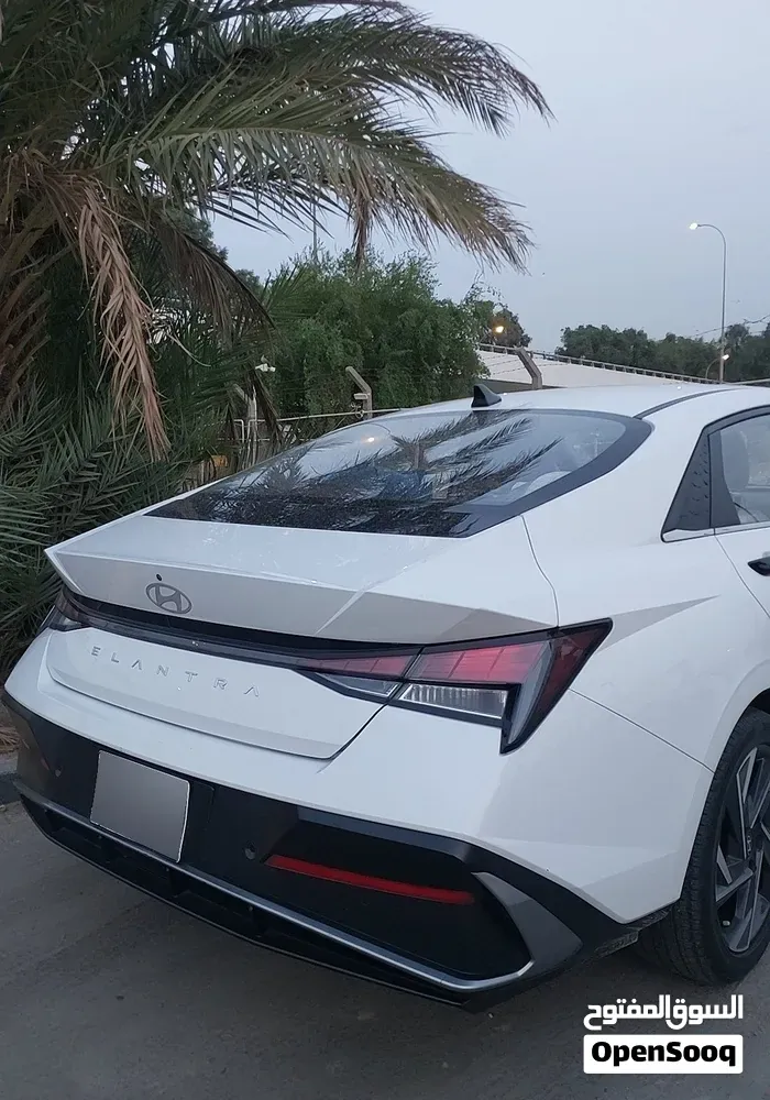 Hyundai Elantra 2025 photo 4