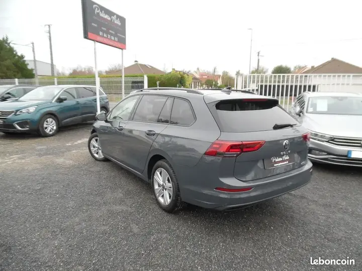 Volkswagen Golf 2023 photo 2