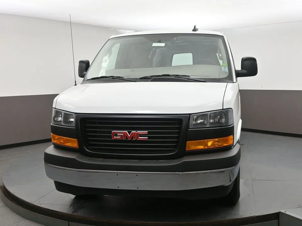 GMC Savana 2025 photo 2