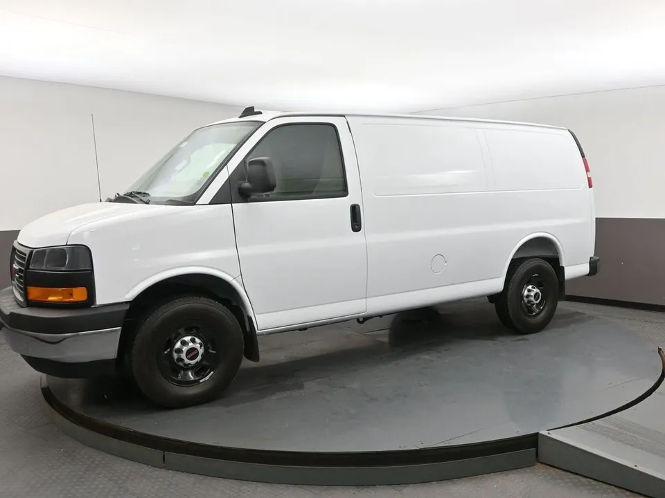 GMC Savana 2025 photo 3