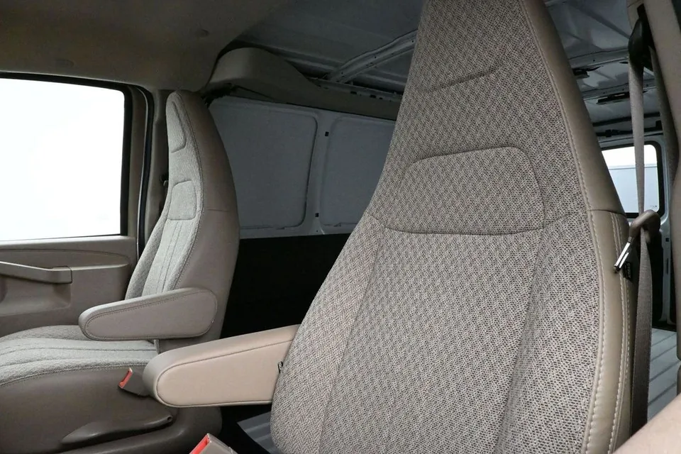 GMC Savana 2025 photo 5