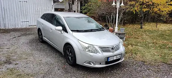 Toyota Avensis 2011 photo 2
