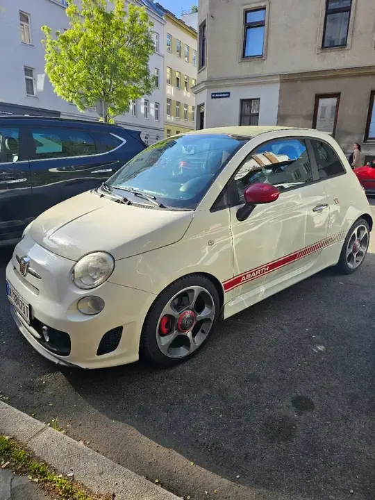 Abarth 500 2010 photo 2