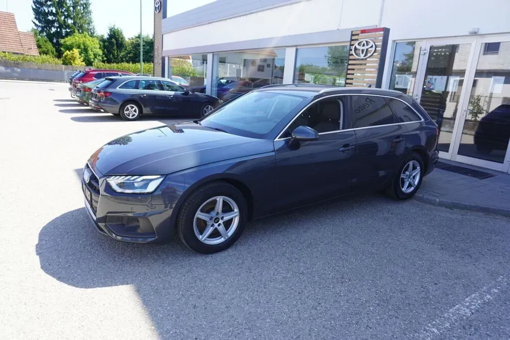 Audi A4 2022 photo 2