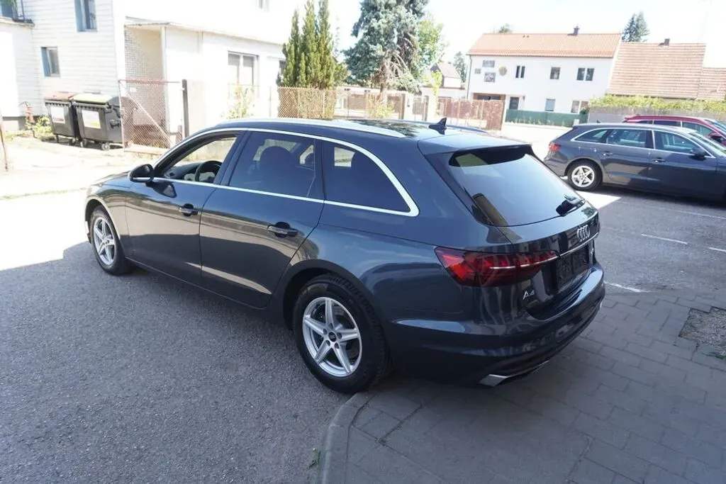 Audi A4 2022 photo 3