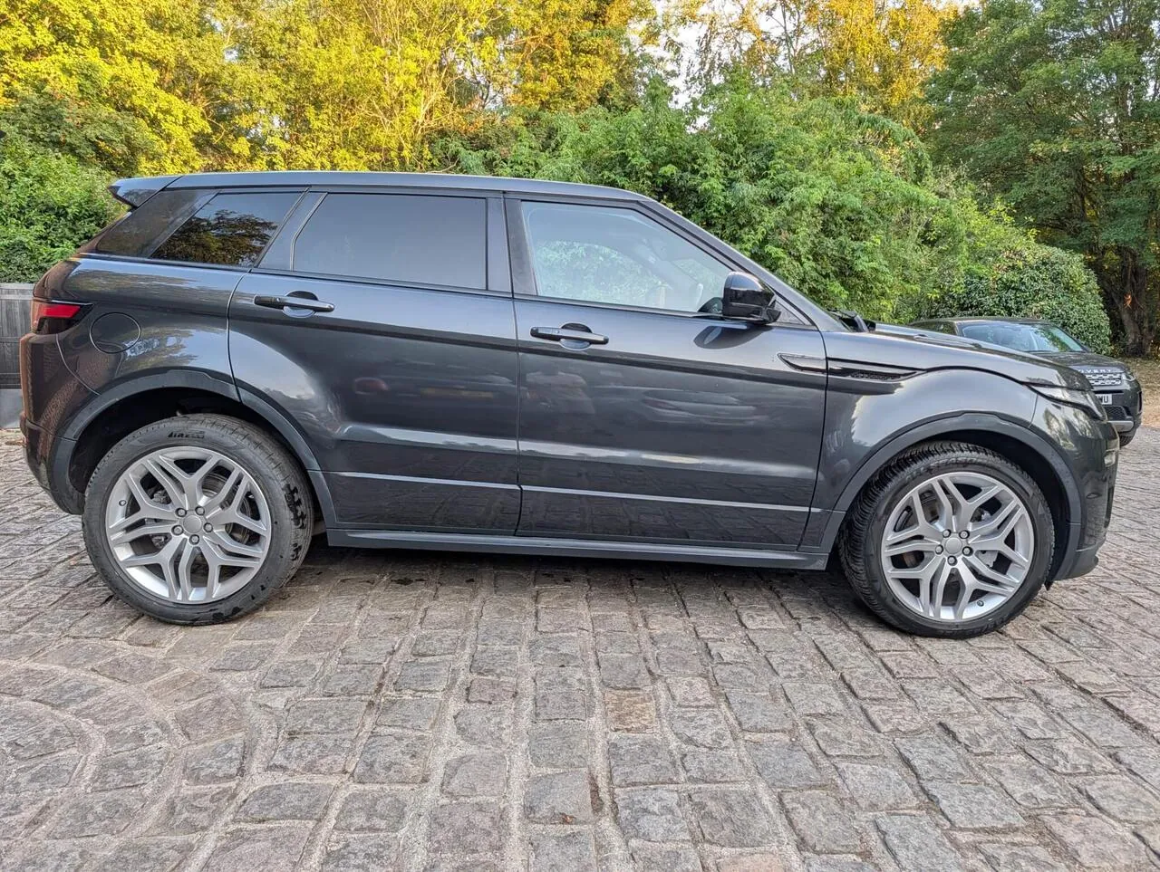 Land Rover Range Rover Evoque 2017 photo 2
