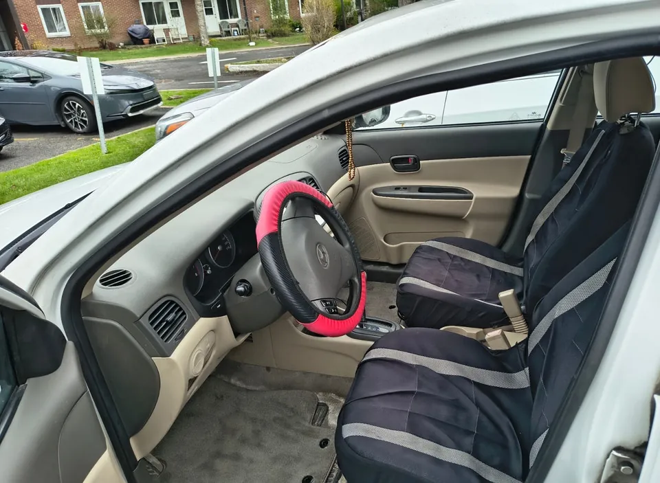 Hyundai Accent 2011 photo 4