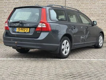 Volvo V70 2010 photo 2