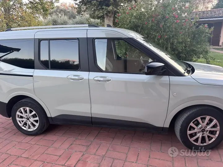 Ford Tourneo Courier 2024 photo 3