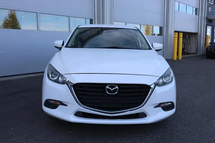Mazda Mazda3 2018 photo 2