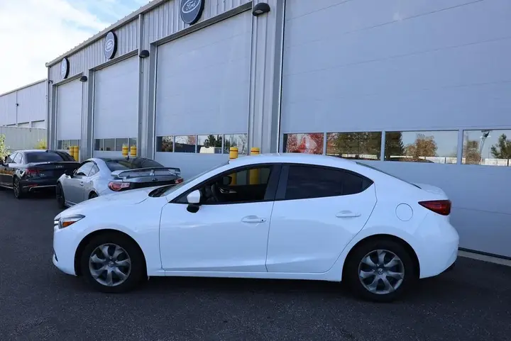 Mazda Mazda3 2018 photo 3