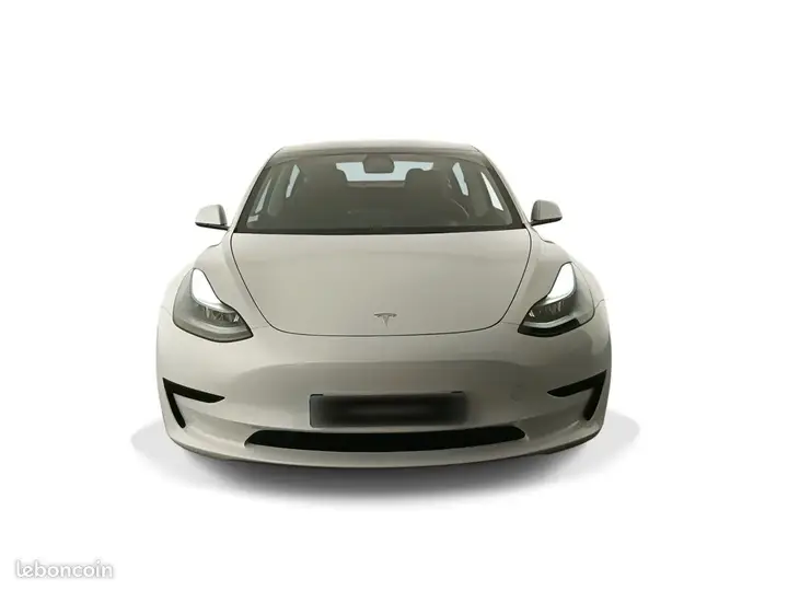 Tesla Model 3 2023 photo 2