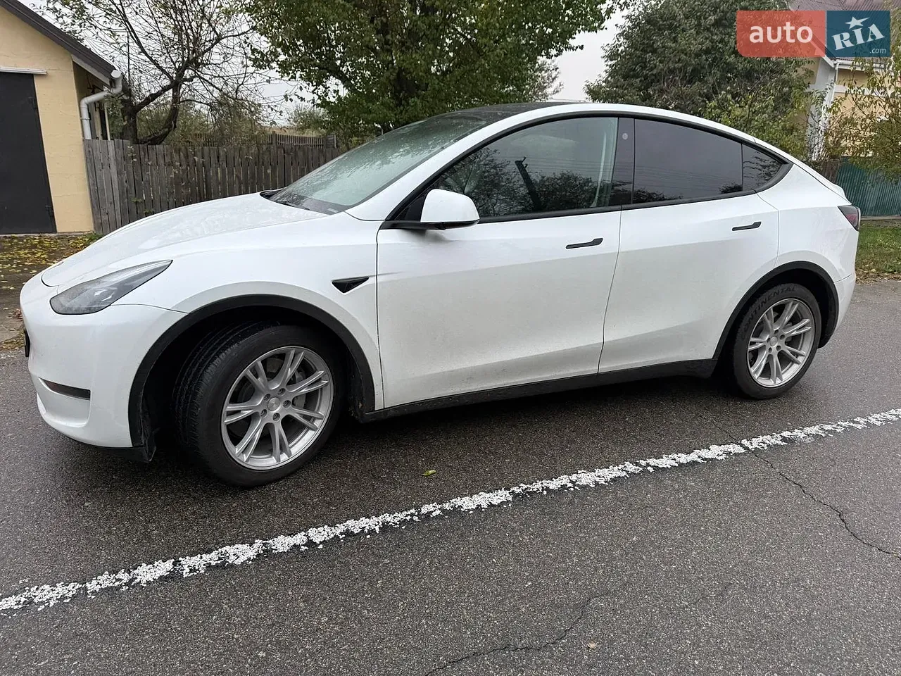 Tesla Model Y 2023 photo 2