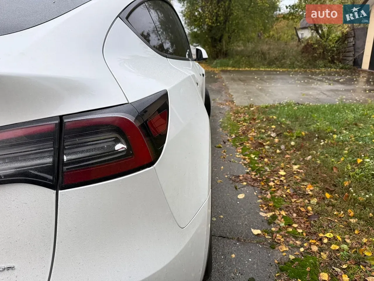 Tesla Model Y 2023 photo 4