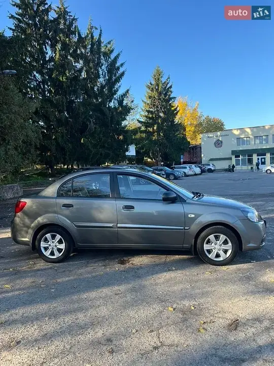 Kia Rio 2011 photo 4