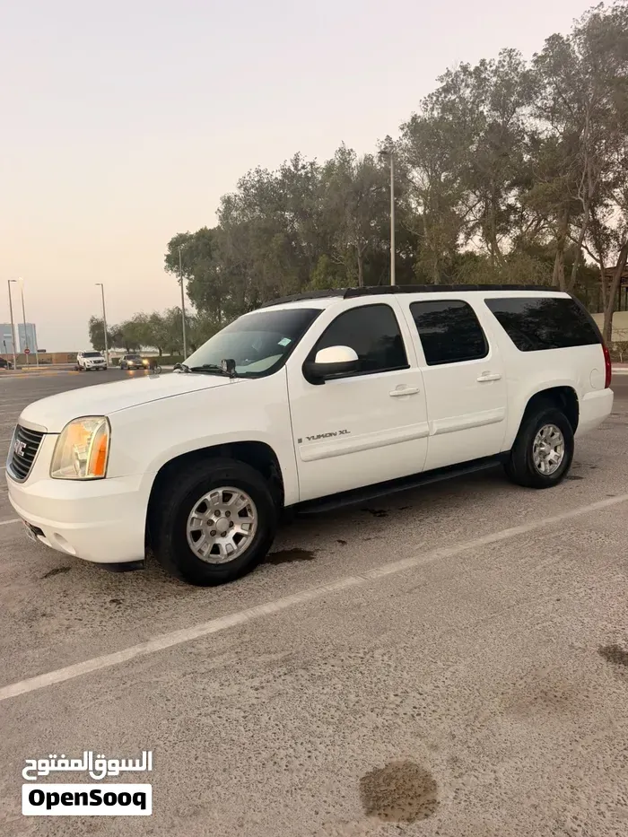 GMC Yukon 2007 photo 2