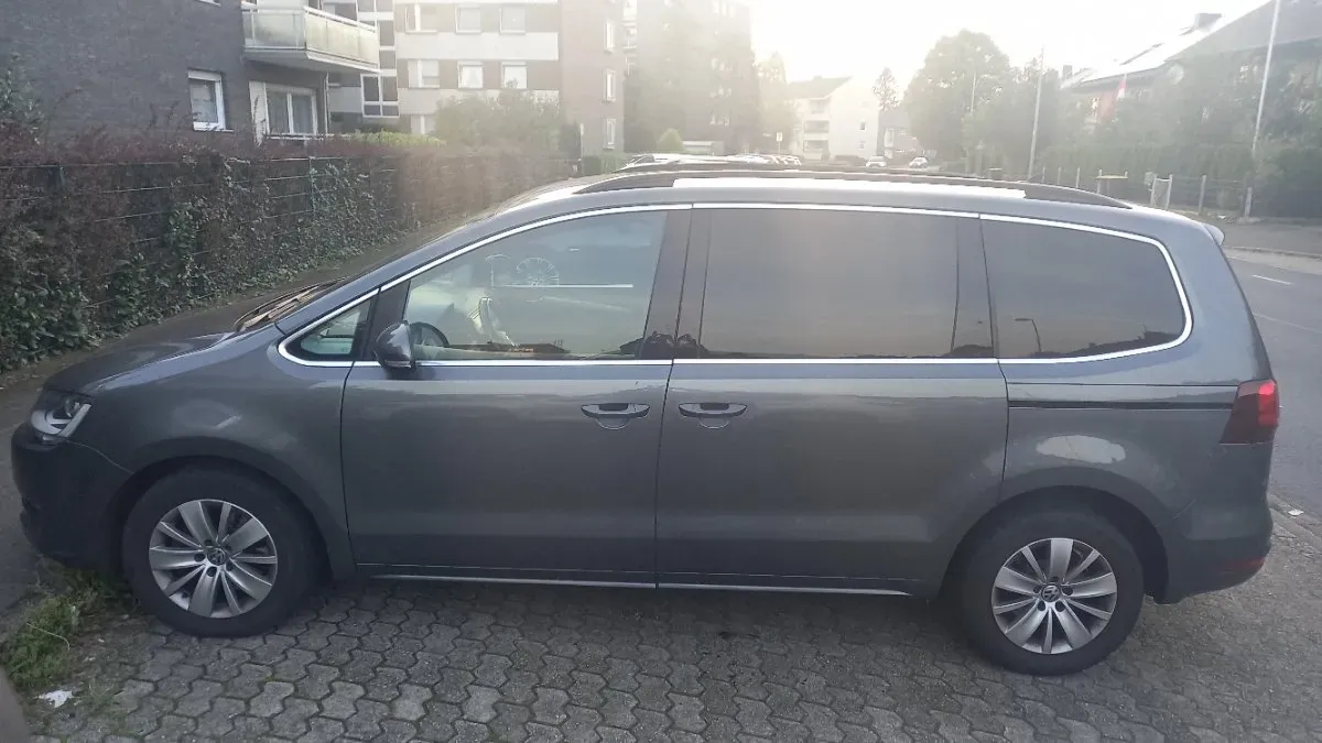 Volkswagen Sharan 2017 photo 2