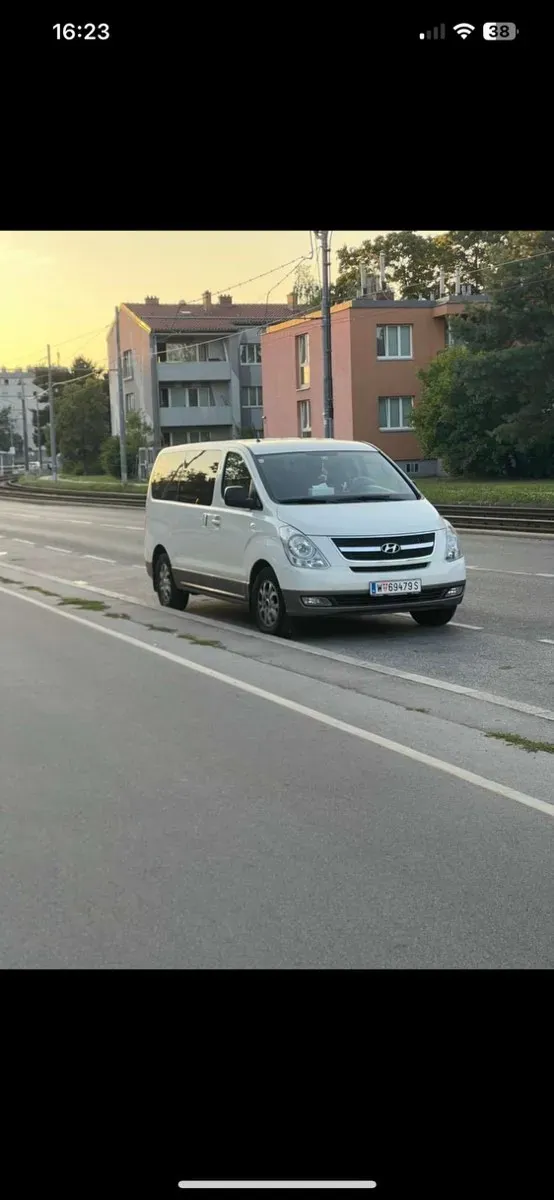 Hyundai H1 2011 photo 2