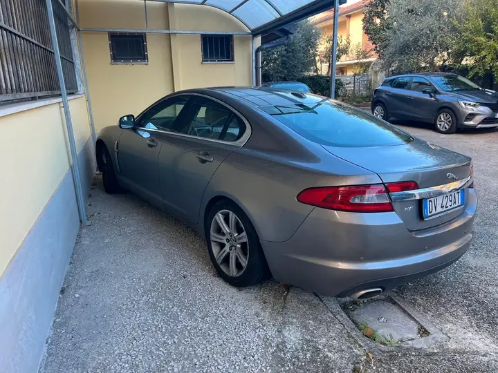 Jaguar Xf 2009 photo 2
