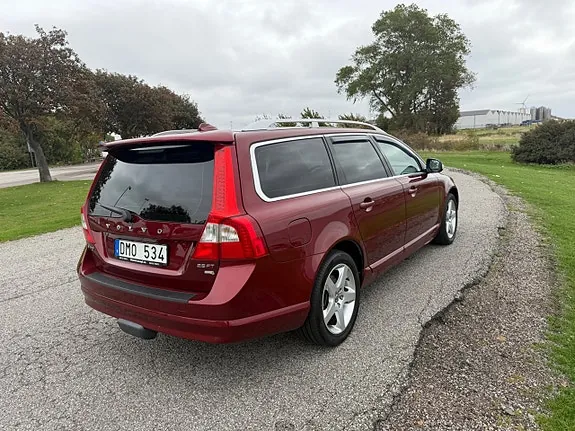 Volvo V70 2010 photo 4