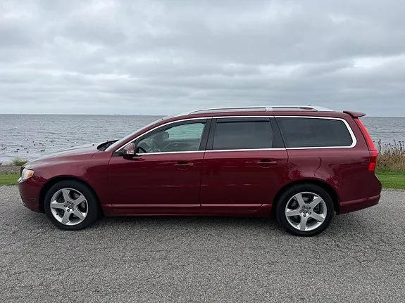 Volvo V70 2010 photo 2