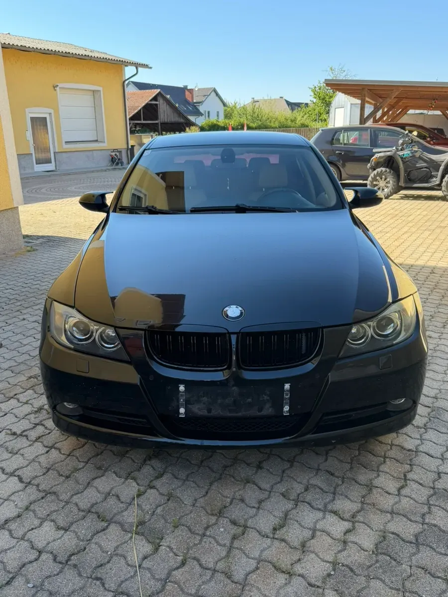 BMW 3 Series 2005 photo 2