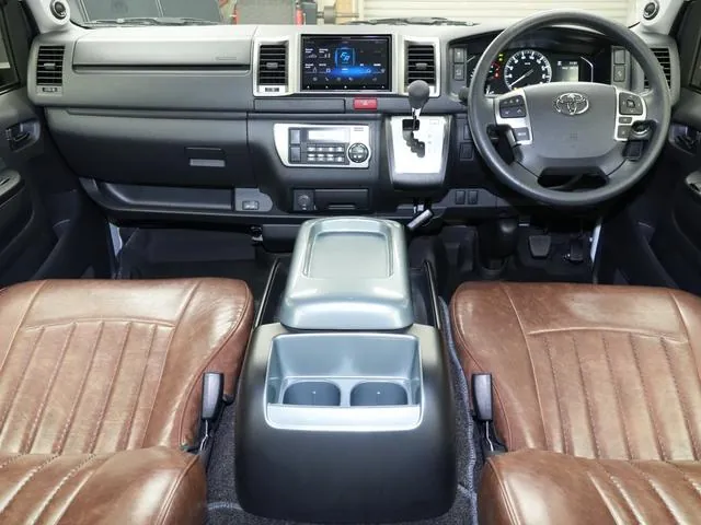 Toyota Hiace 2022 photo 5