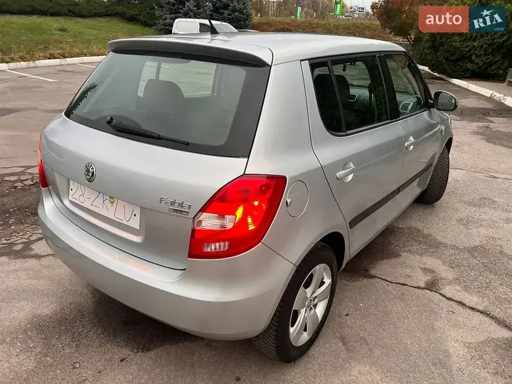 Skoda Fabia 2009 photo 3
