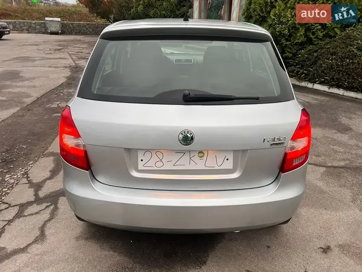 Skoda Fabia 2009 photo 4