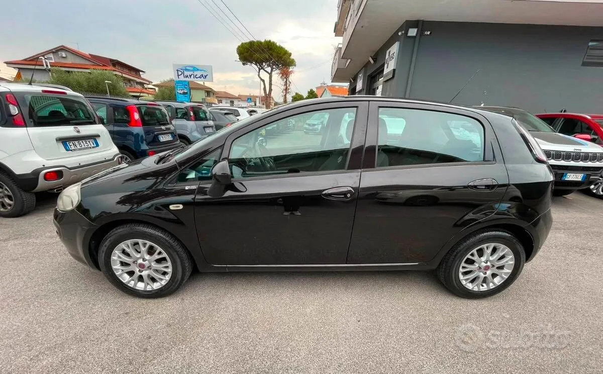 Fiat Punto 2010 photo 2