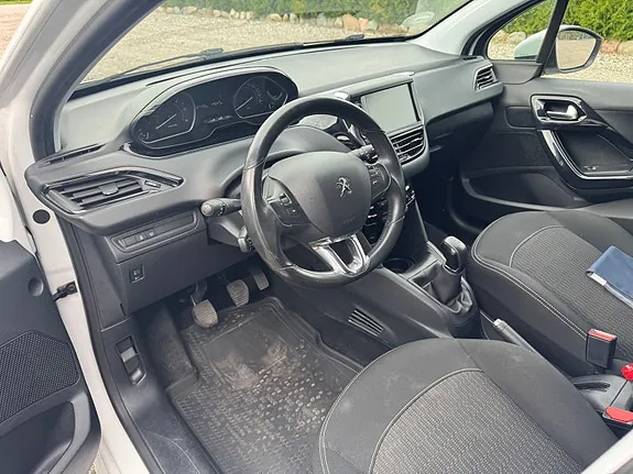 Peugeot 208 2018 photo 5