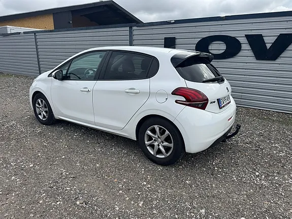 Peugeot 208 2018 photo 2