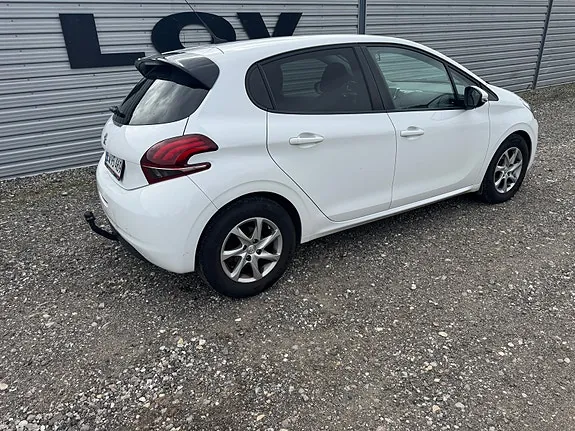 Peugeot 208 2018 photo 3
