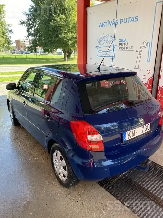 Skoda Fabia 2011 photo 2