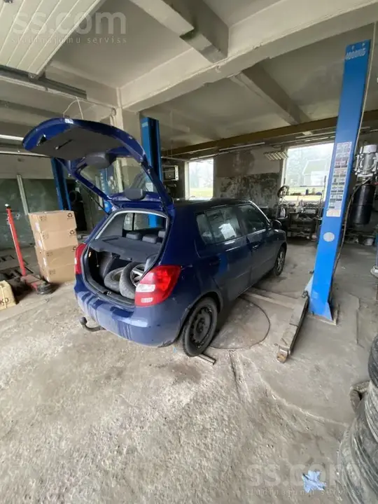 Skoda Fabia 2011 photo 5