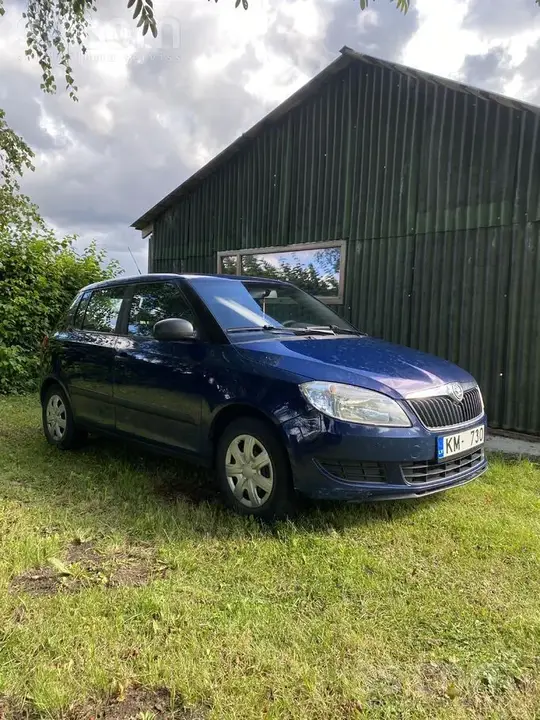 Skoda Fabia 2011 photo 3
