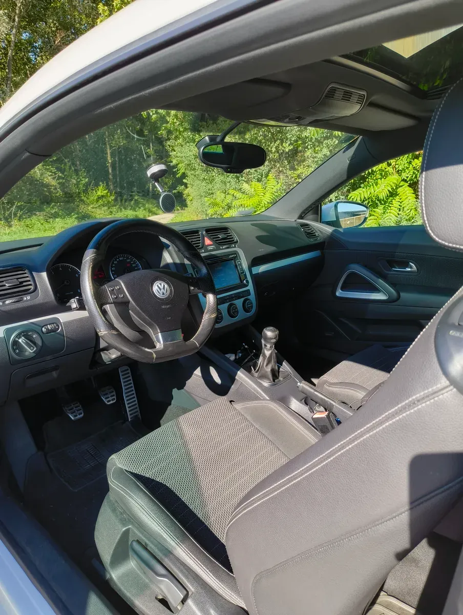 Volkswagen Scirocco 2009 photo 2