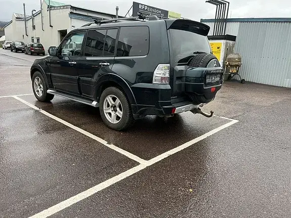 Mitsubishi Pajero 2012 photo 4