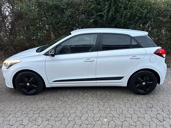 Hyundai I20 2015 photo 2