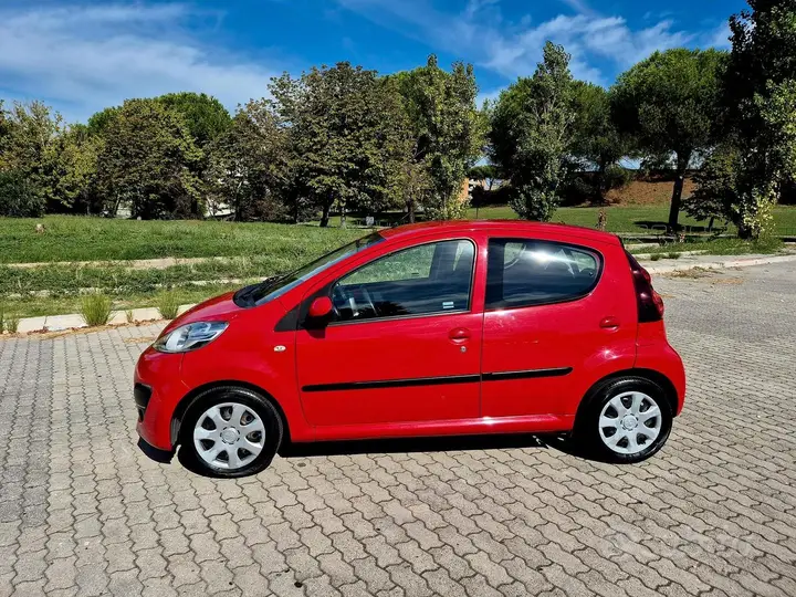 Peugeot 107 2013 photo 2